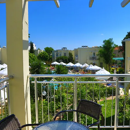 Mandarin & Semesteranläggning (resort)