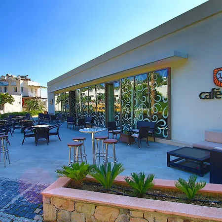 Mandarin & אתר נופש 5*